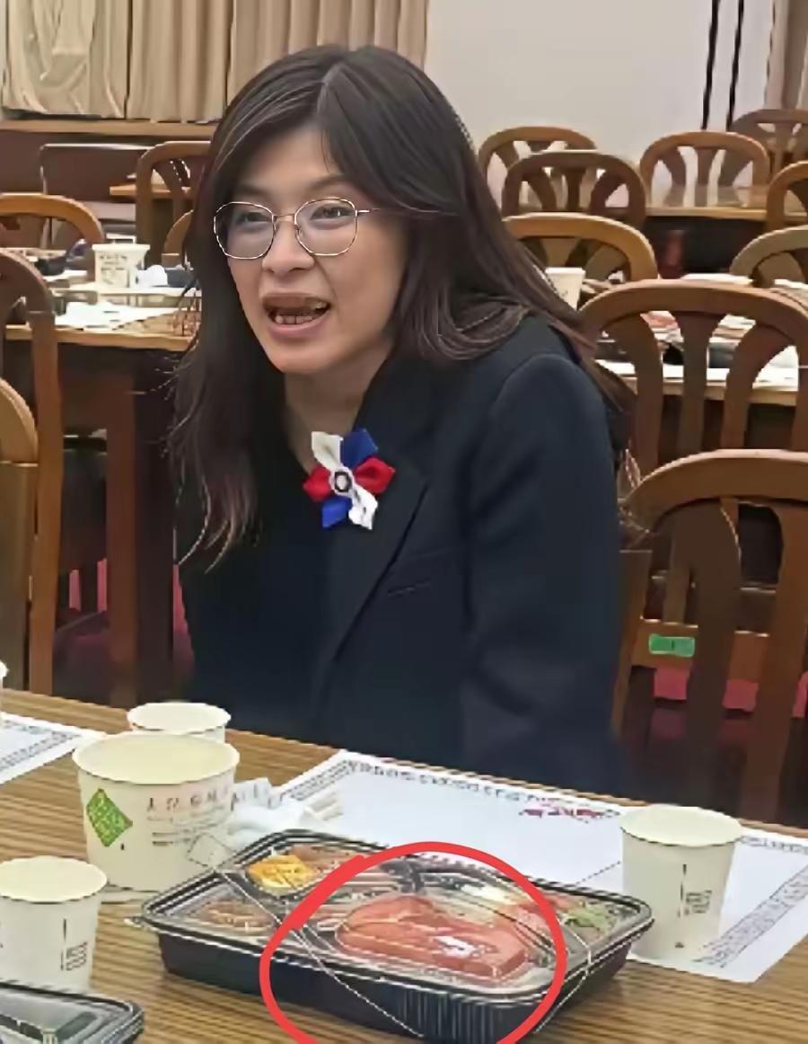 26元便当藏着民心密码：政治人物的餐桌，从不是摆阔的舞台

20日，新当选国民党