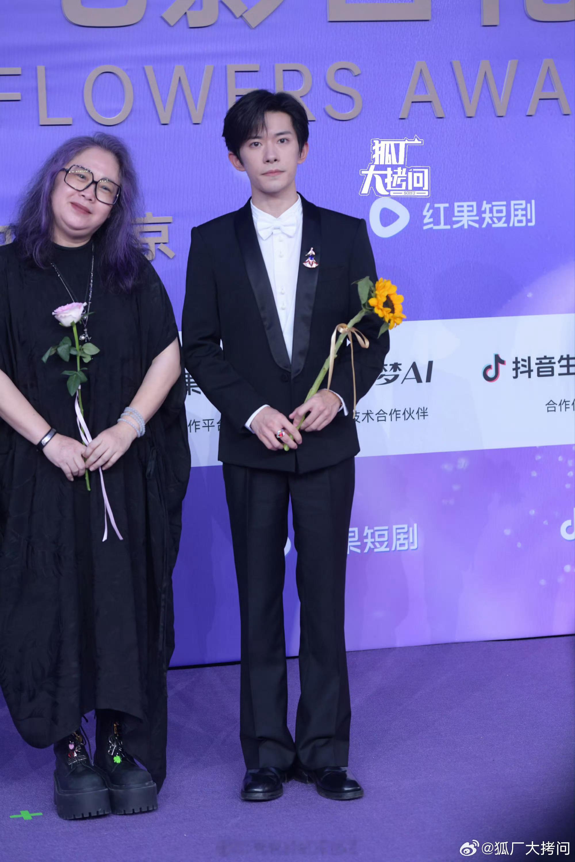 今晚百花奖举办颁奖典礼，这几位是入围最佳男主角、男配角的，来看看红毯媒体图