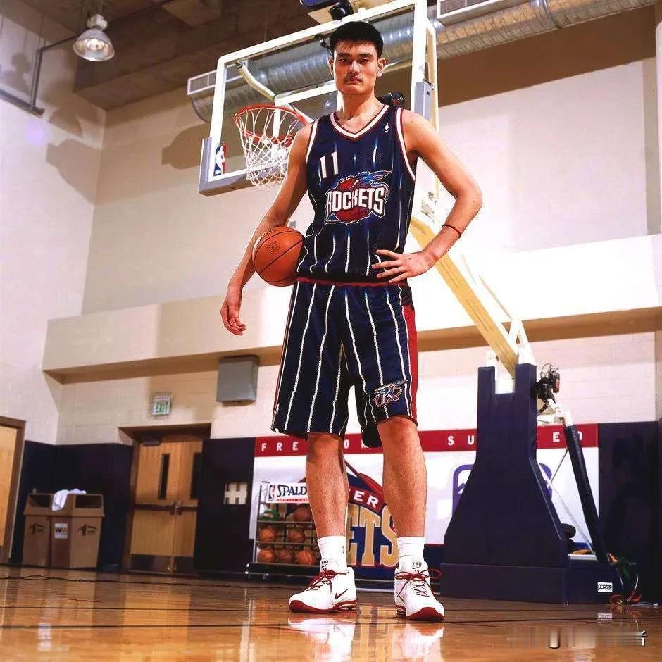 现在才明白中国球员在NBA立足有多难了！
20多年前状元姚明在NBA的成就，
让