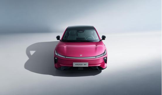 宝妈第二台车：极狐S3的环保座舱让我放心
家里有辆油车，想添置一台电车专门接送孩