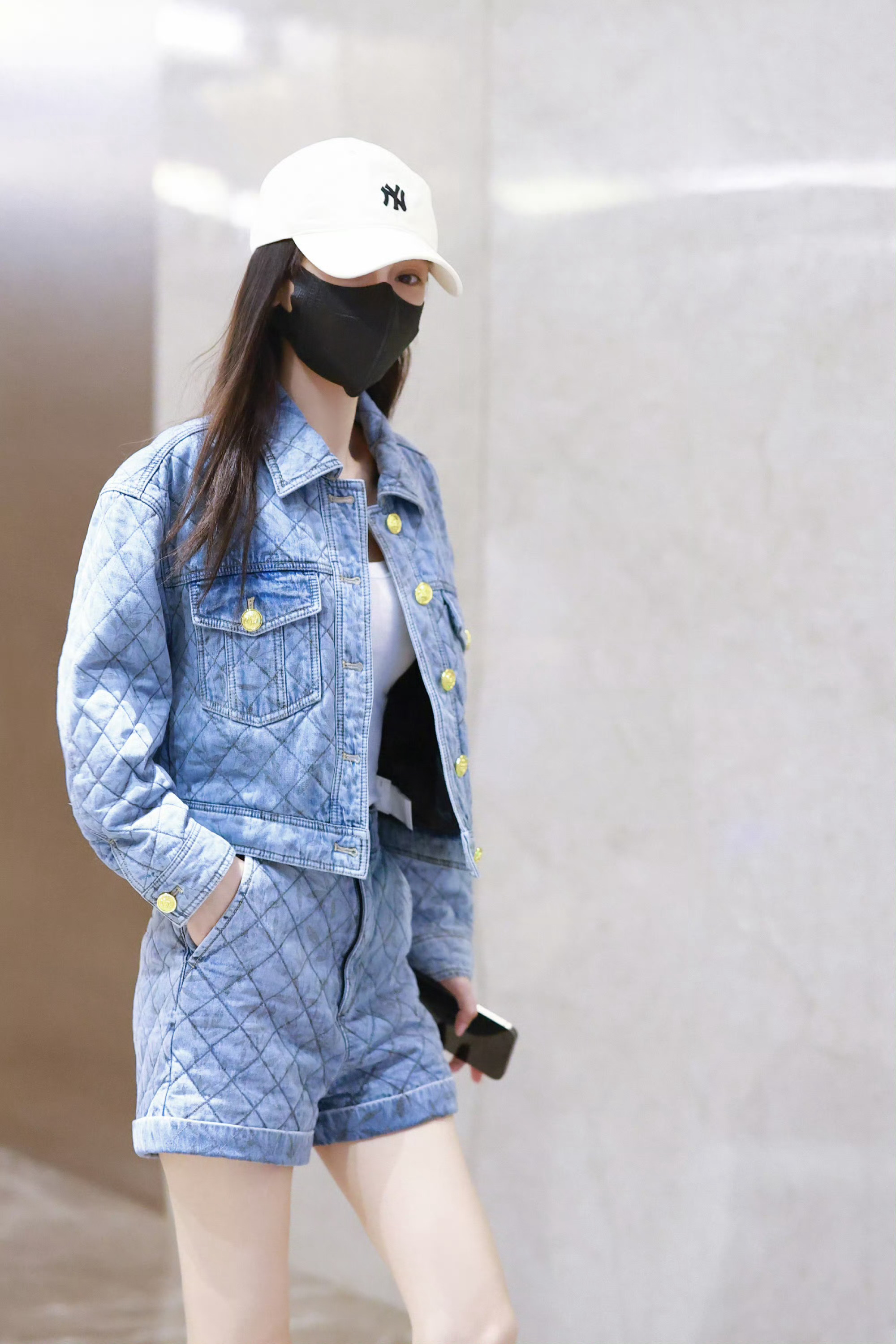 angelababy angelababy “你是被光偏爱的，你的名字燃起我永恒