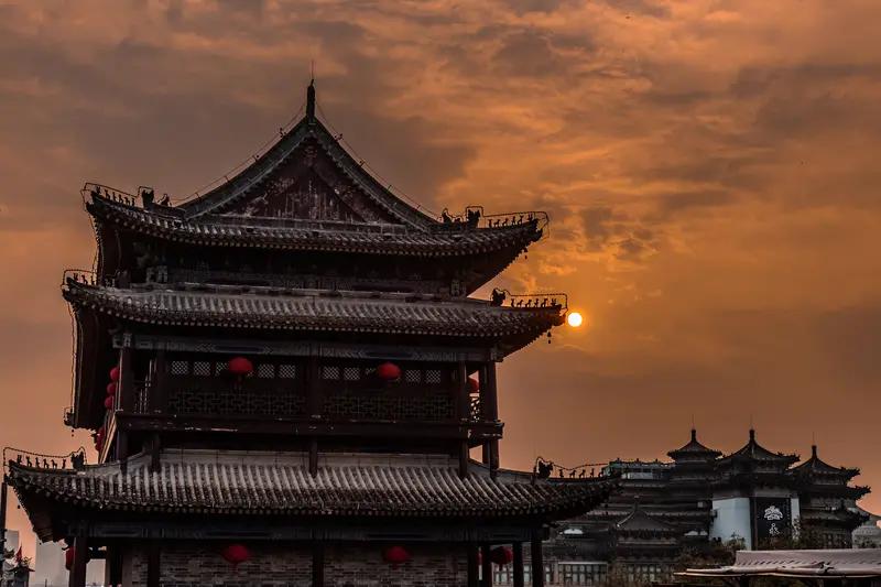 胸纳百川

《周易》中云：
凡益之道，与时偕行。
拉开人生差距的，
不是财富而是