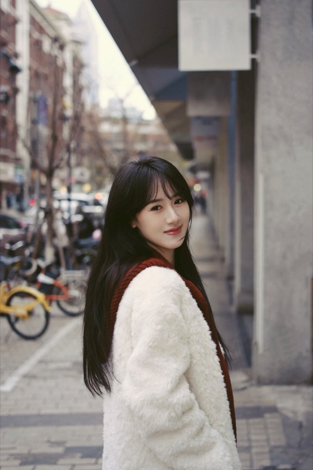 今天立春 随机掉落一只小圆！袁冰妍 今天这么早就营业，冰淇淋能开心一整天~