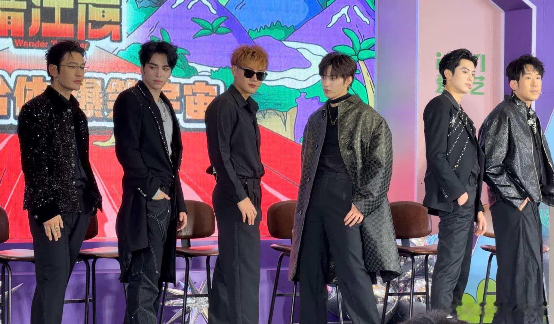 宇宙爆闪团全员45度站姿刘耀文教黄子韬45度站姿 宇宙爆闪团全员45度站姿，太帅