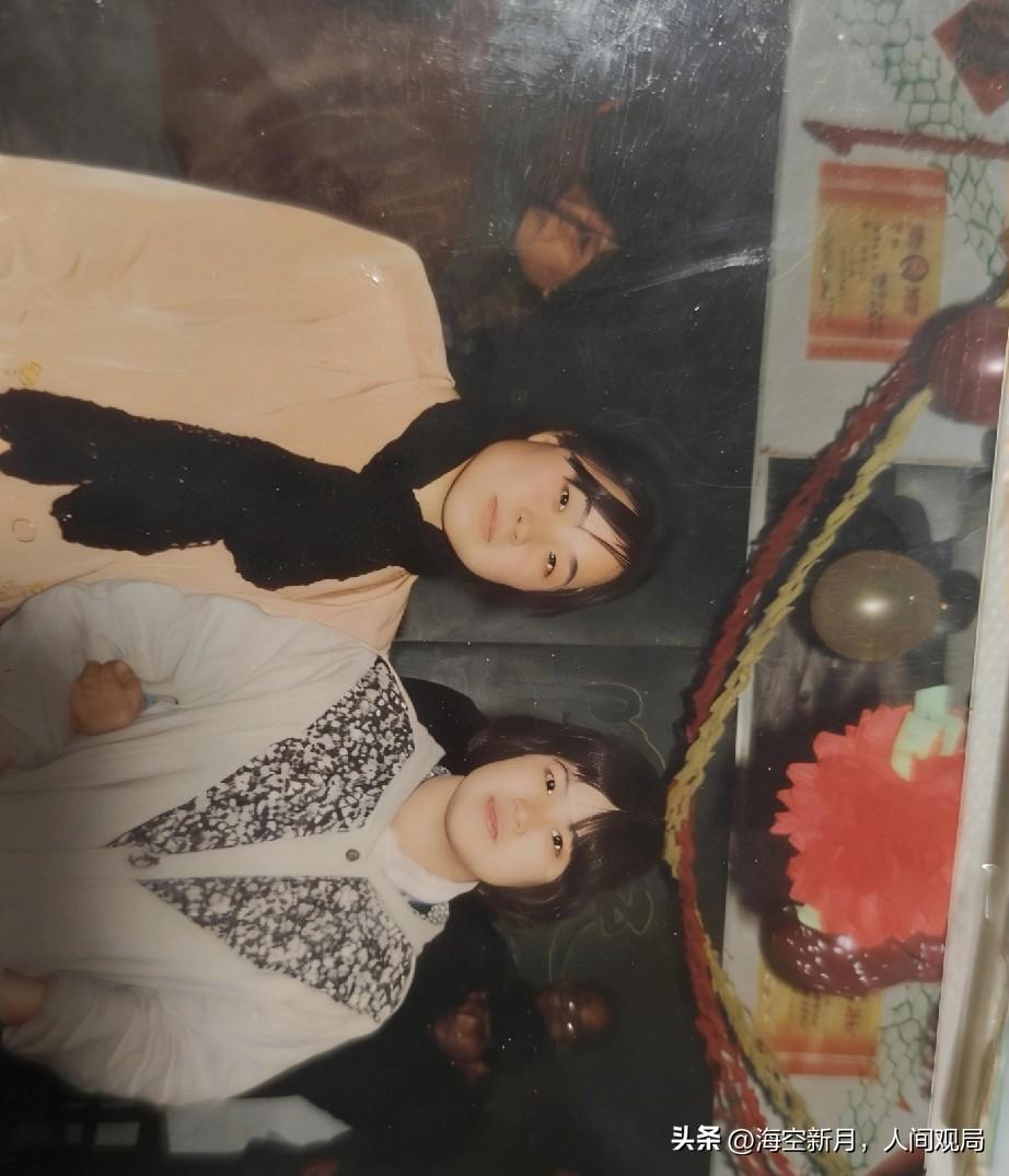 30年前，他去了深圳，我在郑州守着200块工资。当初他没我有才，我不服。
 
1