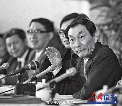 天安门下半旗悼念朱镕基同志先生之风，山高水长! 