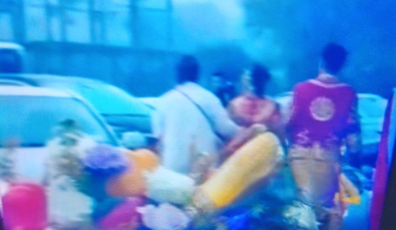 大喜之日，婚车被拦，五十条香烟成了“通行证”——河北廊坊这对新人的遭遇，让“闹喜