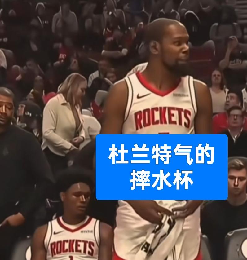 是不是太阳赚翻了！太阳以杜兰特1换8的火箭交易
去年休赛期，太阳用37岁的杜兰特