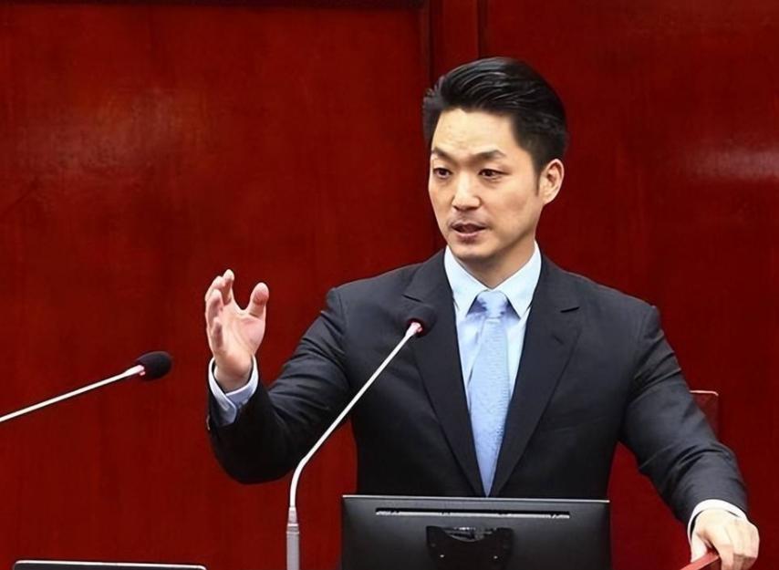 有记者曾问蒋万安：“你是台湾人还是中国人？”蒋万安的回答令人意外，他称我是台湾人