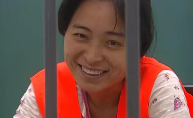 2013年成都，一名法学毕业的女子和患癌母亲住在简陋仓库，争吵后母亲死亡，她分尸