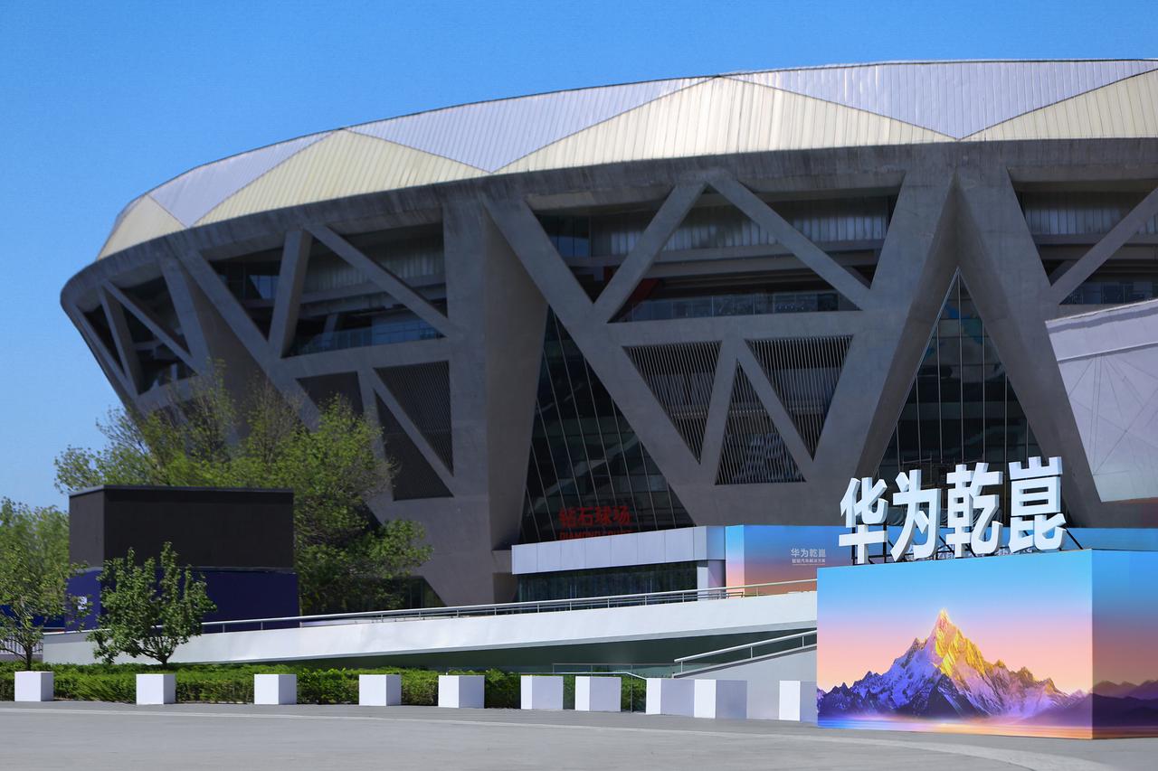 在自动驾驶还在卷城市NOA的时候，华为乾崑似乎已经换了赛道。4月23日的乾崑技术