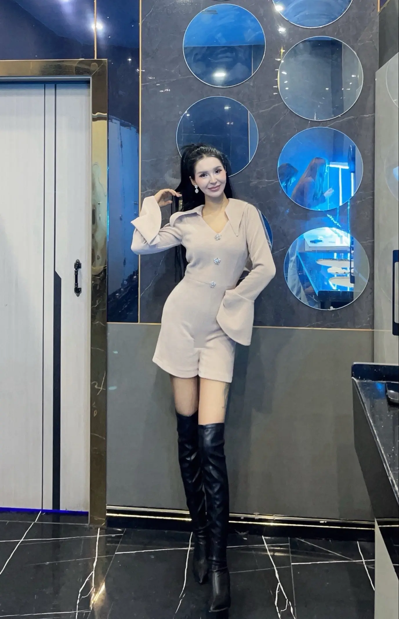 女孩子要么美一点要么努力一点