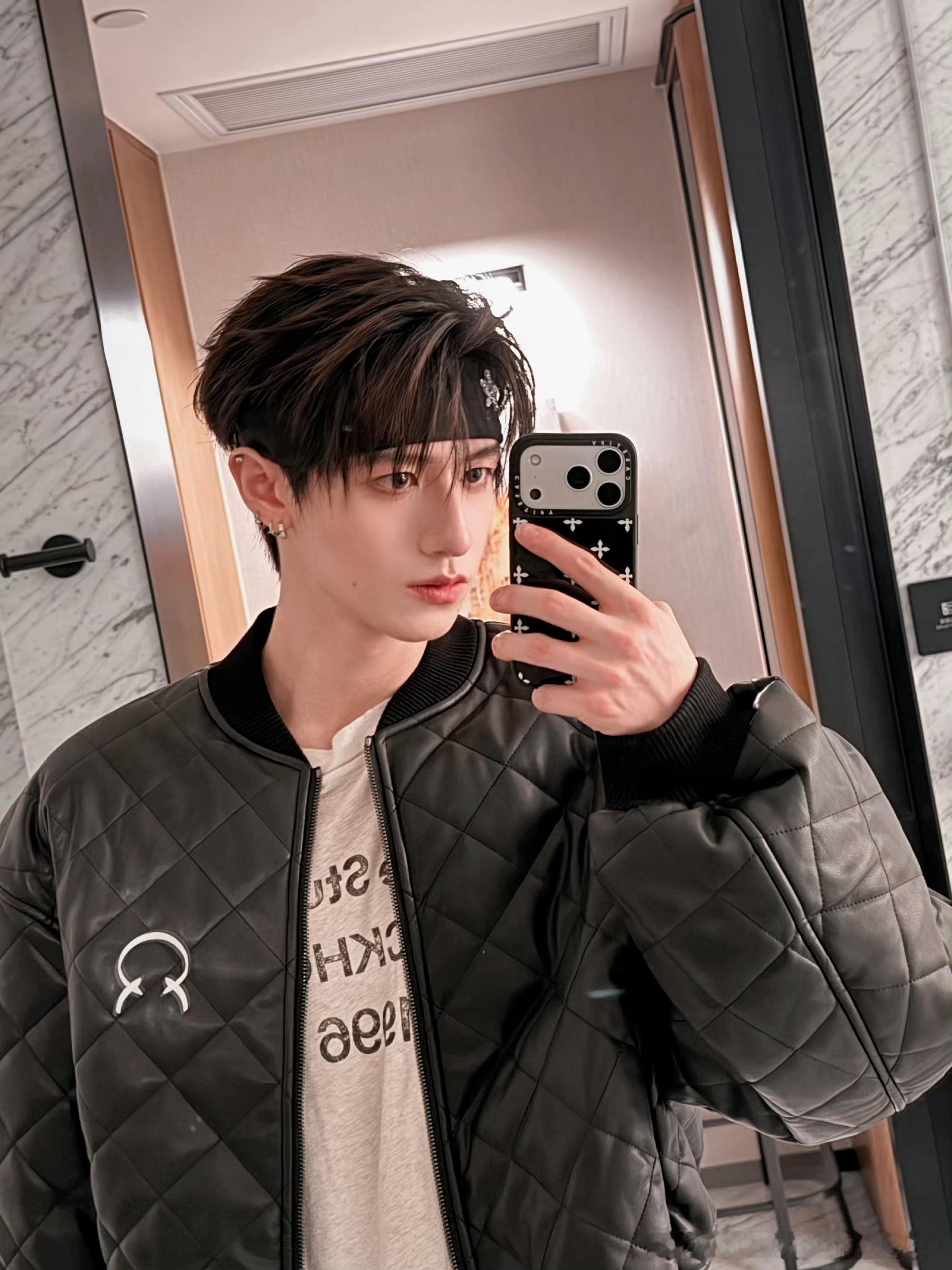 时代峰峻回应TOP番位争议不知道啊反正这个朱志鑫很貌美