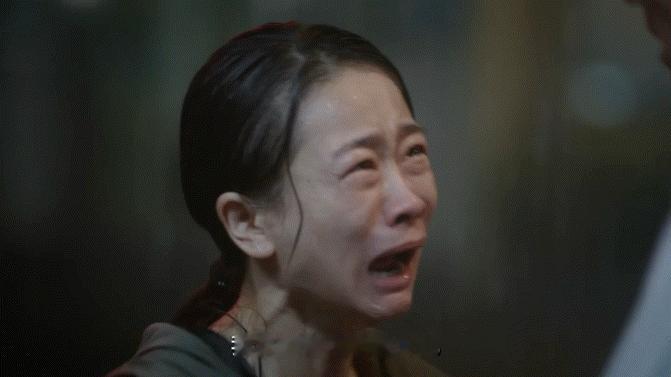 问心2第一集就好哭从第一部追到第二部依旧没让人失望，开篇依旧聚焦普通人的悲欢，雪
