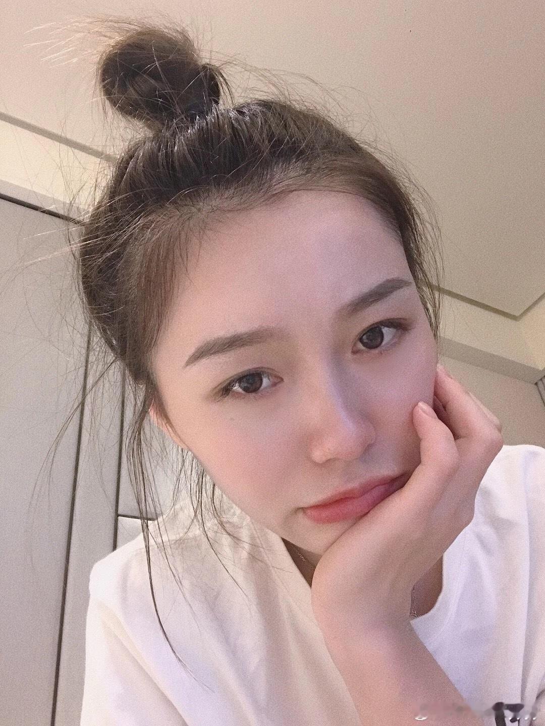 武汉的天气，比女人还难琢磨。昨天穿棉袄，今天穿短袖…… ​​​