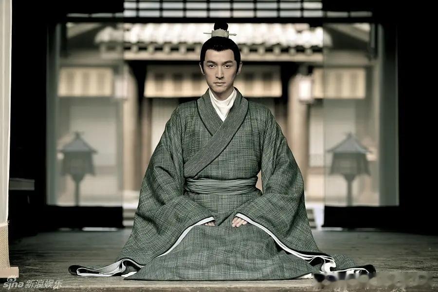 胡歌张若昀成毅肖战S加男演员四位演员的代表作，你看过谁的？胡歌《琅琊榜》《伪装者