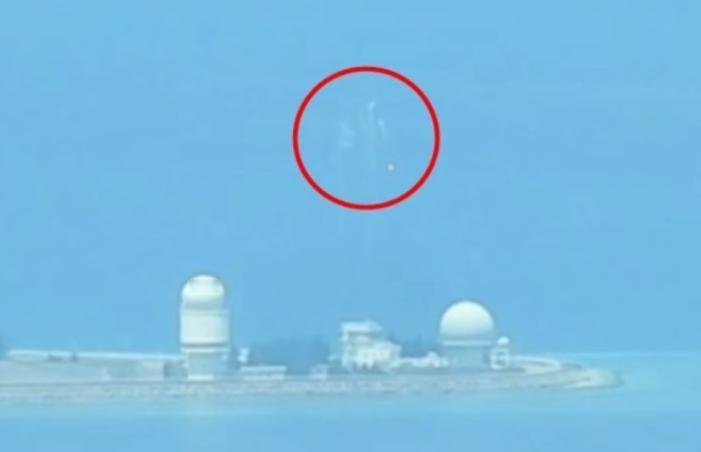 就在刚刚，

菲律宾公然反华，解放军果断“开火”。

菲律宾海岸防卫队周四（9日