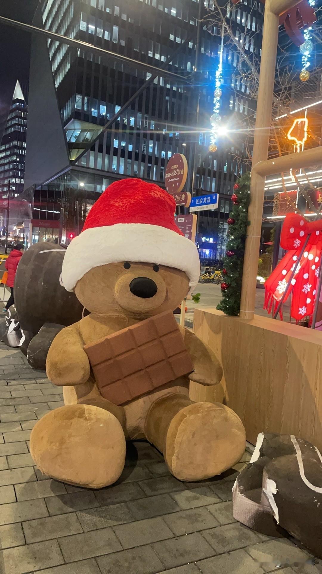 浦东三林的前滩公园巷，正被浓厚的圣诞氛围笼罩！