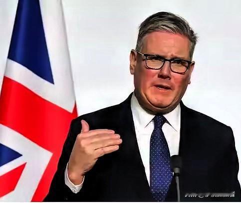 英国首相斯塔默突然不装了，直接给全世界扔了个“重磅炸弹”。他在伦敦的晚宴上公开承