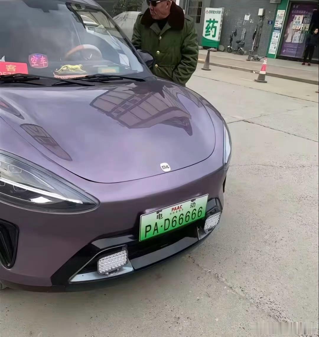 急着买小米YU7的朋友们不妨看看这个，我愿称之为YU7老头乐青春版，名为“米七”