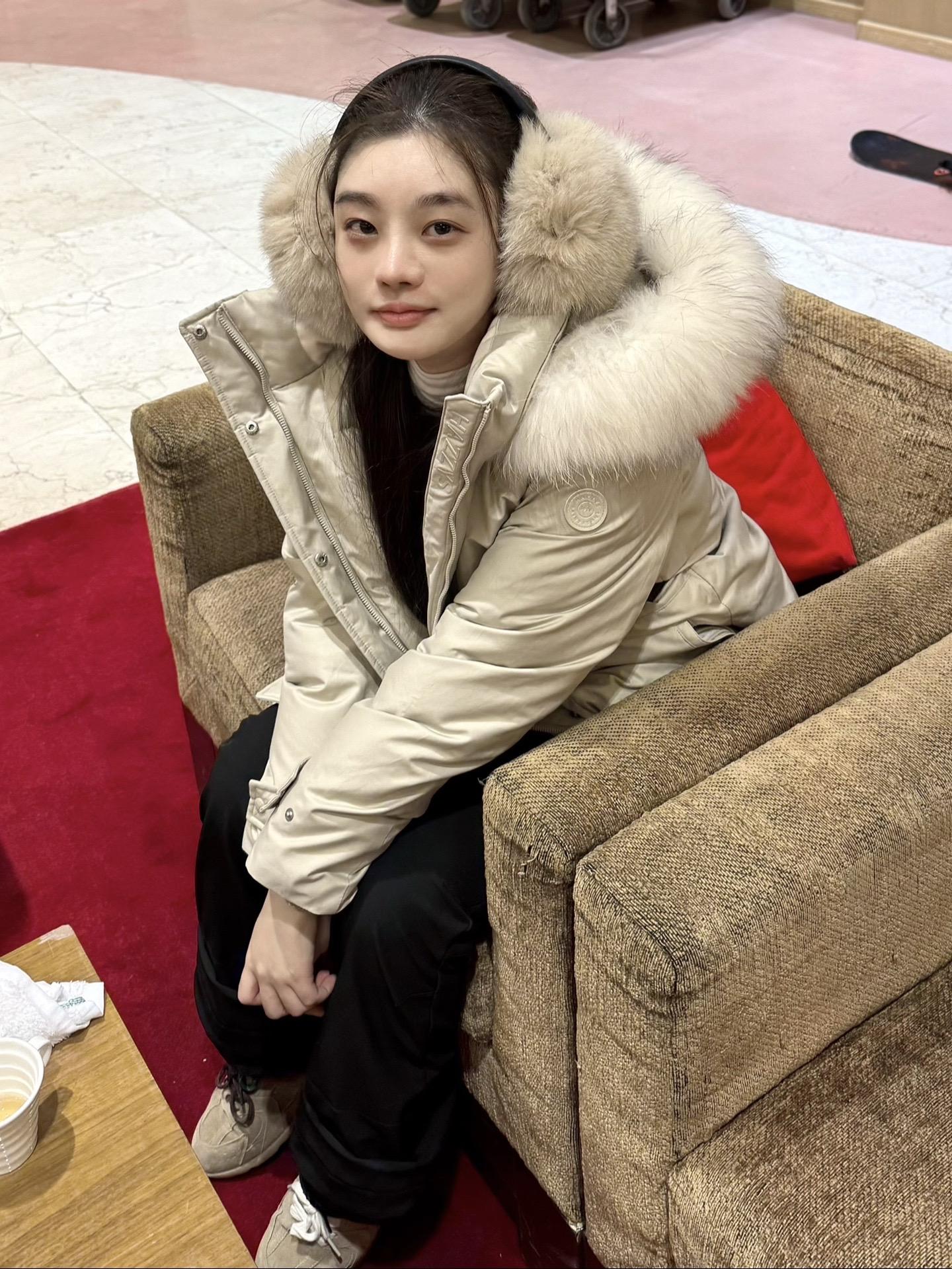 劝君莫惜金缕衣。