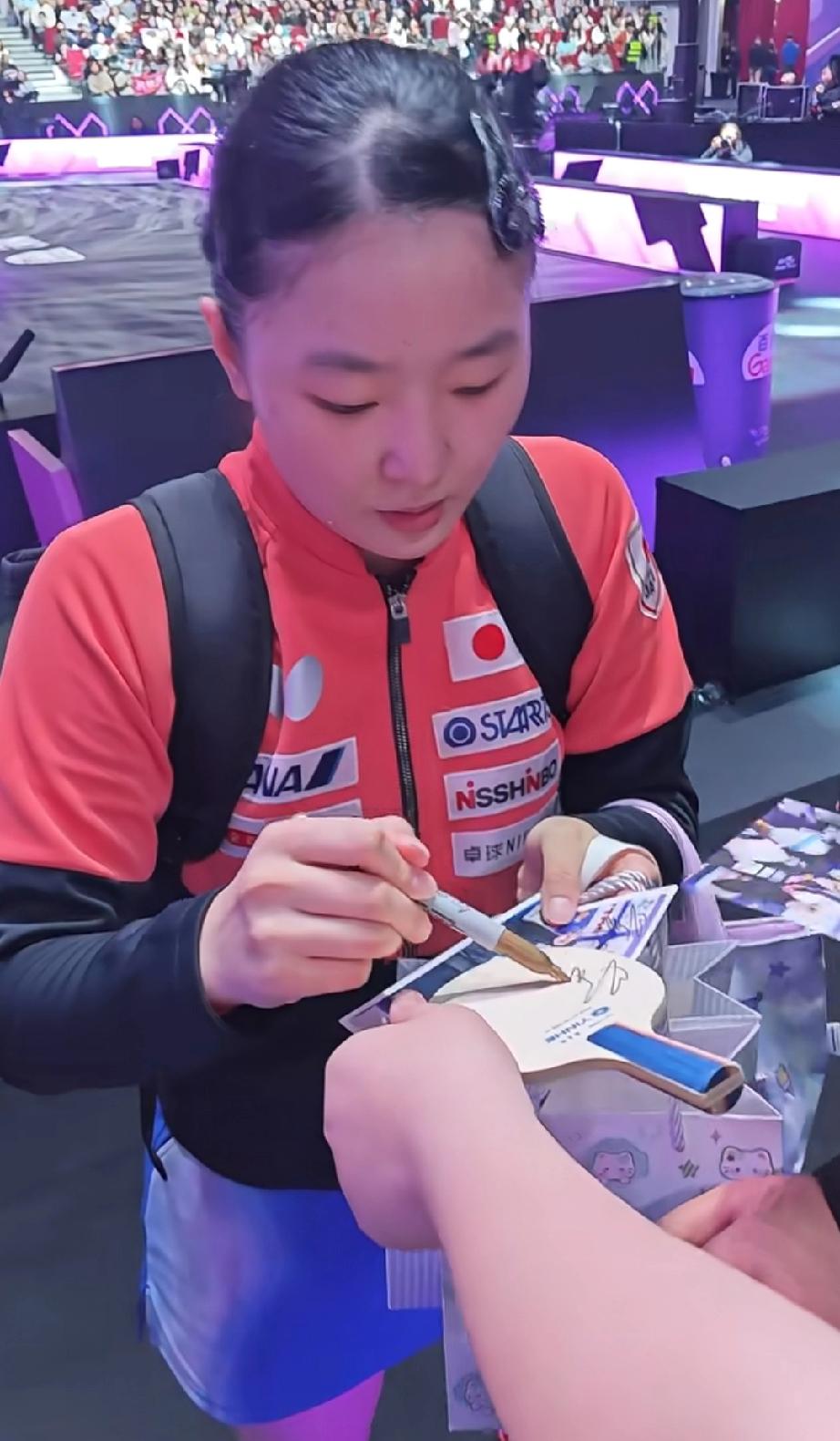 张本美和中国球迷真多！！

重庆冠军赛上，张本美和与安娜的比赛结束了，这场虽然美