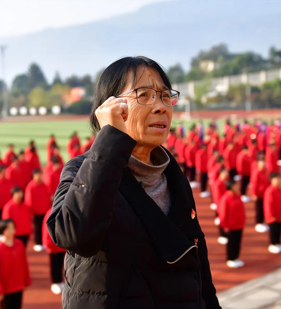 教育必须因地制宜因材施教

张桂梅所在的云南华坪女高2026高考成绩单：152名