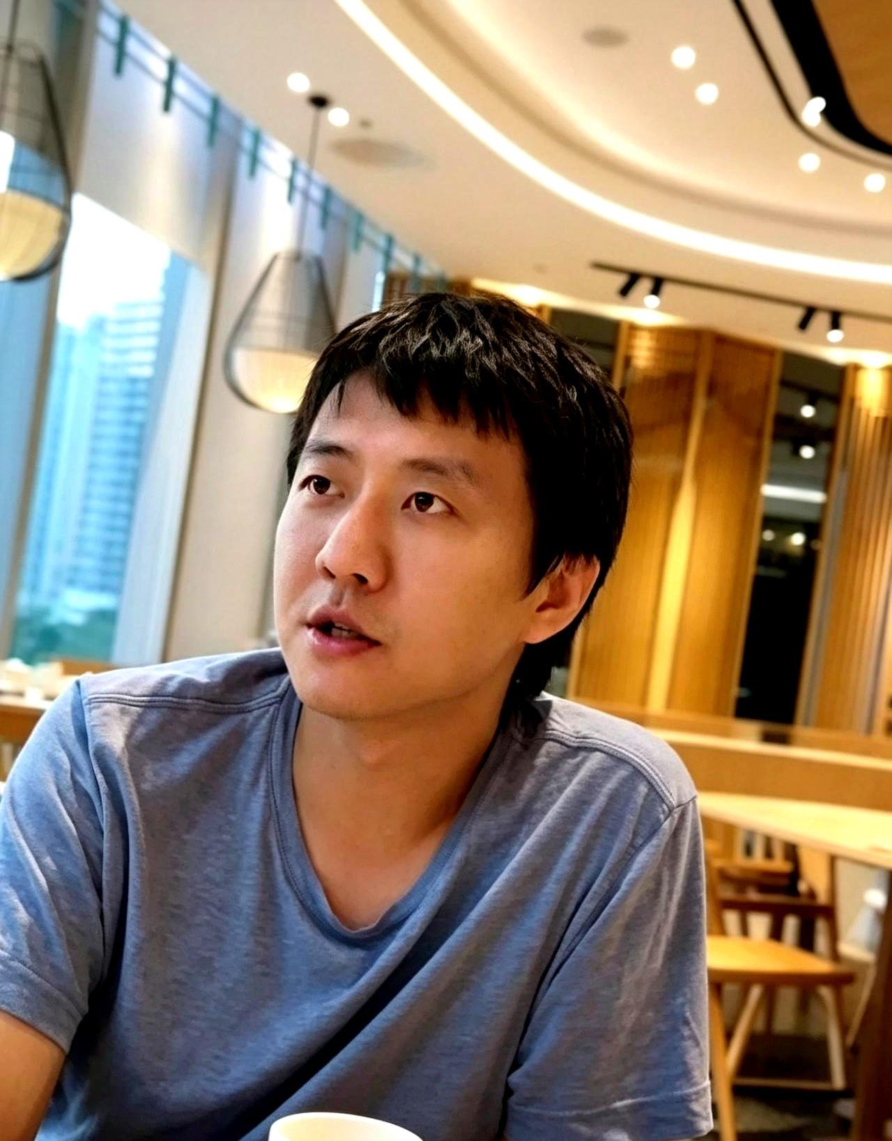 当你还在大学自习室里为高数及格熬得狂掉头发时，有人大二就顺手把北大的研究生数学课