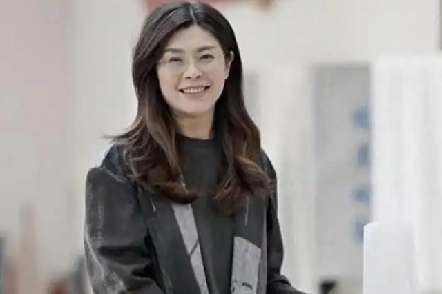 因郑丽文访团在机场走商务通道，没有与媒体记者见面，国民党丁瑀竟然骂郑丽文“鼠辈走