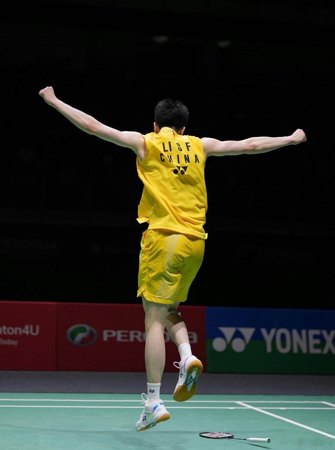 恭喜大黄沣卫冕成功🏅继续加油还顺便又秀了下老师傅的功夫哦李诗沣晒图总结马来西亚