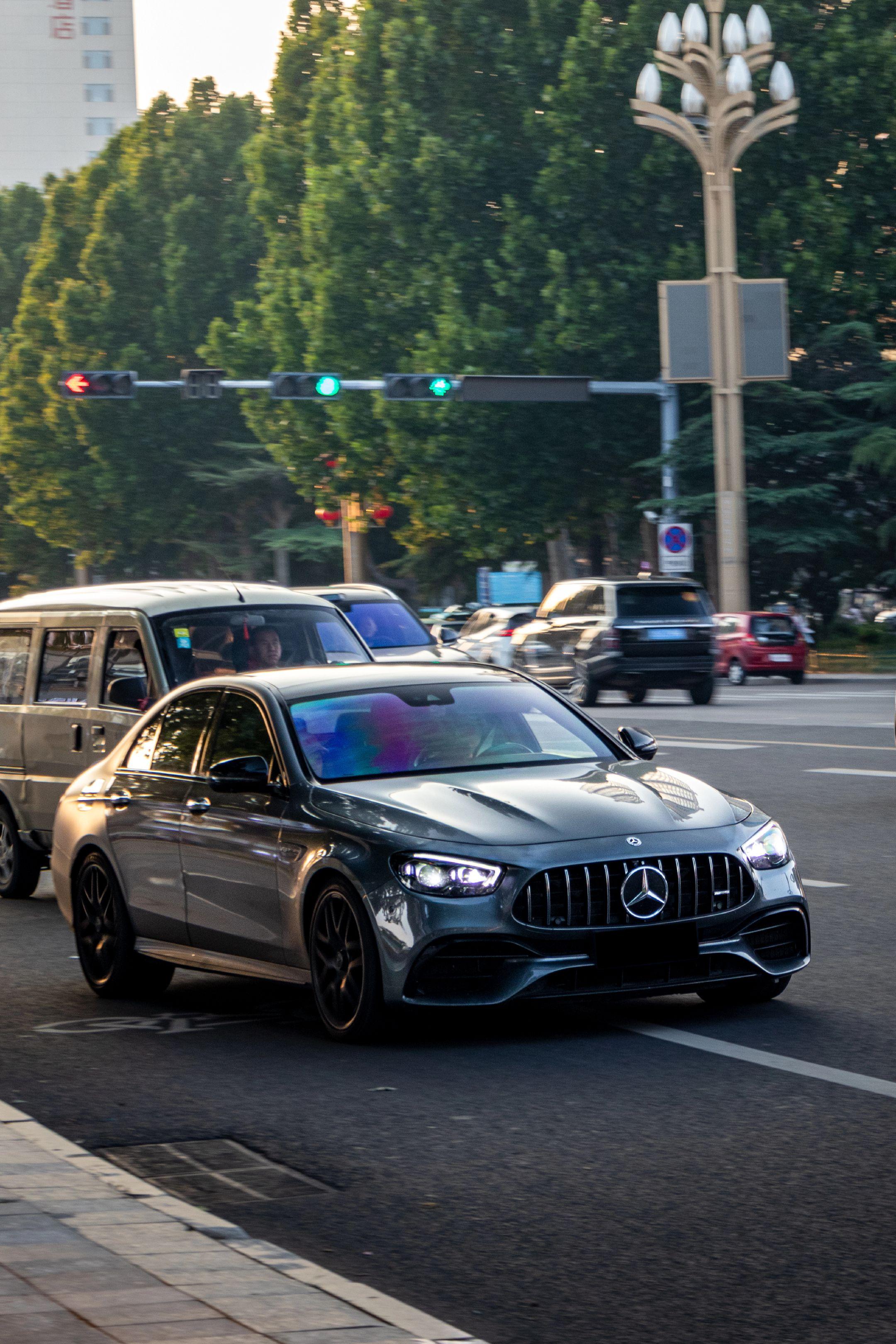 寿光东城汽车街拍，好几台大v8😍小米yu7也有不少了