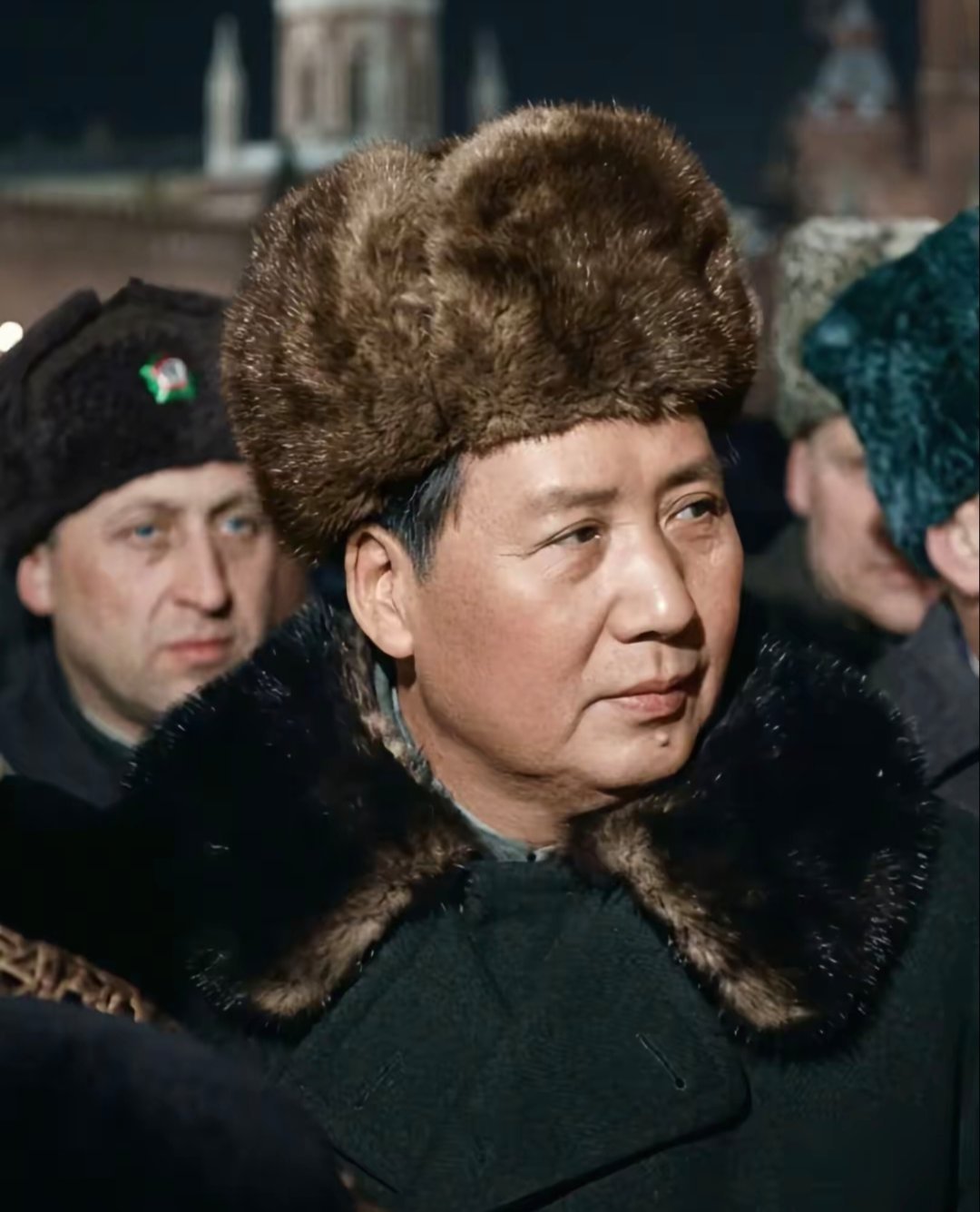 1949年12月16日，毛主席抵达莫斯科雅罗斯拉夫斯基火车站时的现场彩色纪实照片