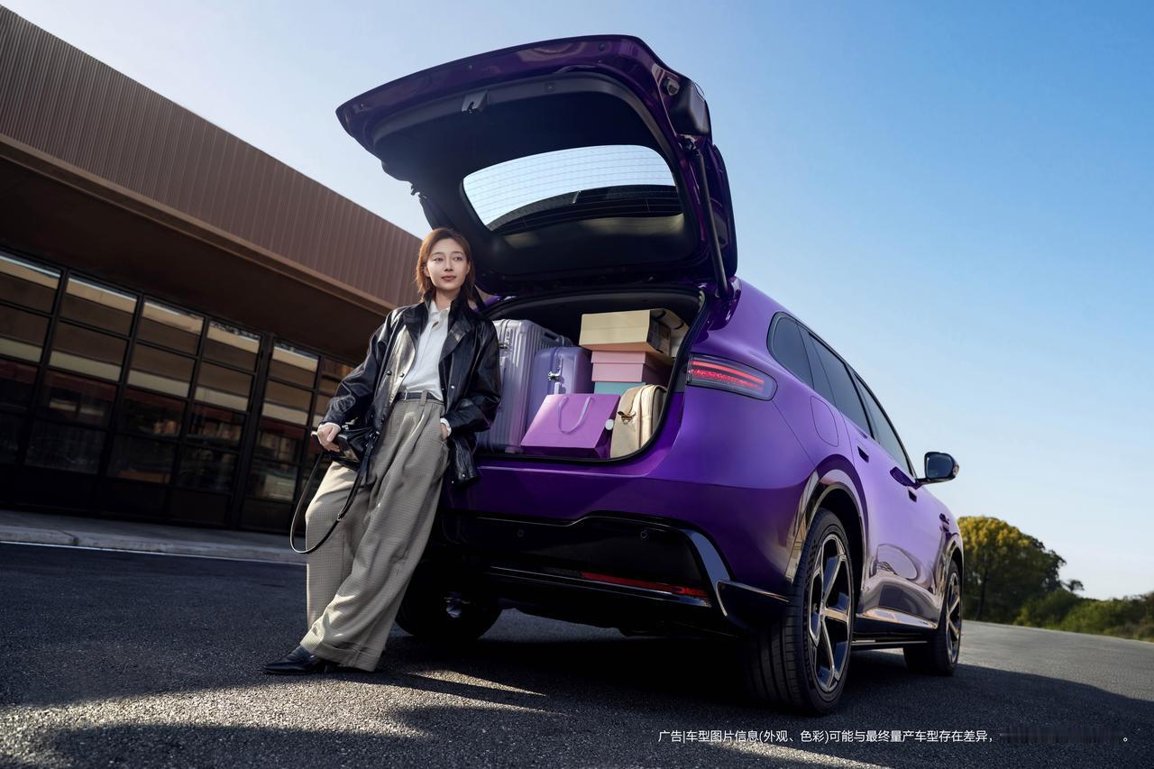 谁能拒绝一辆懂放松的新锐智慧SUV啊！问界M6一到店就被抢着体验，门店热度一路飙