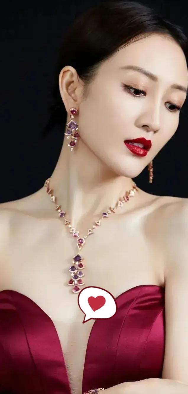 内娱最让人看不懂的女星，非王鸥莫属。颜值演技双在线，《伪装者》《琅琊榜》留下经典