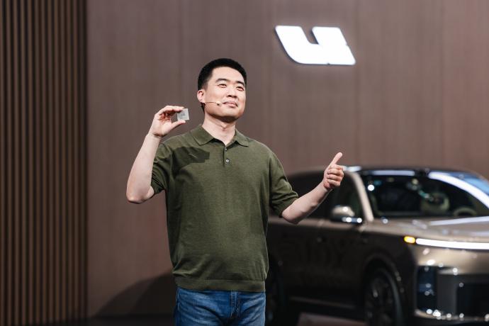理想智驾放狠话：Q4对标特斯拉FSD V14，老车主也能OTA
理想Livis 