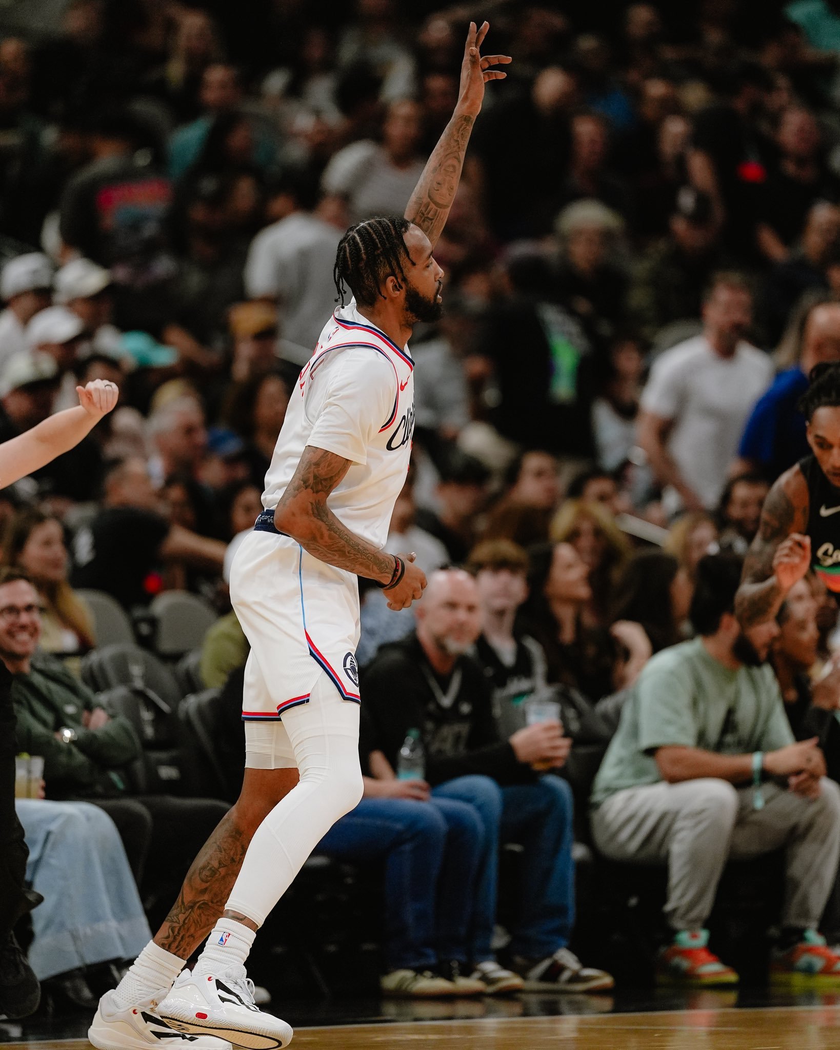 这俩队最后的剧情太百转千回了…nba