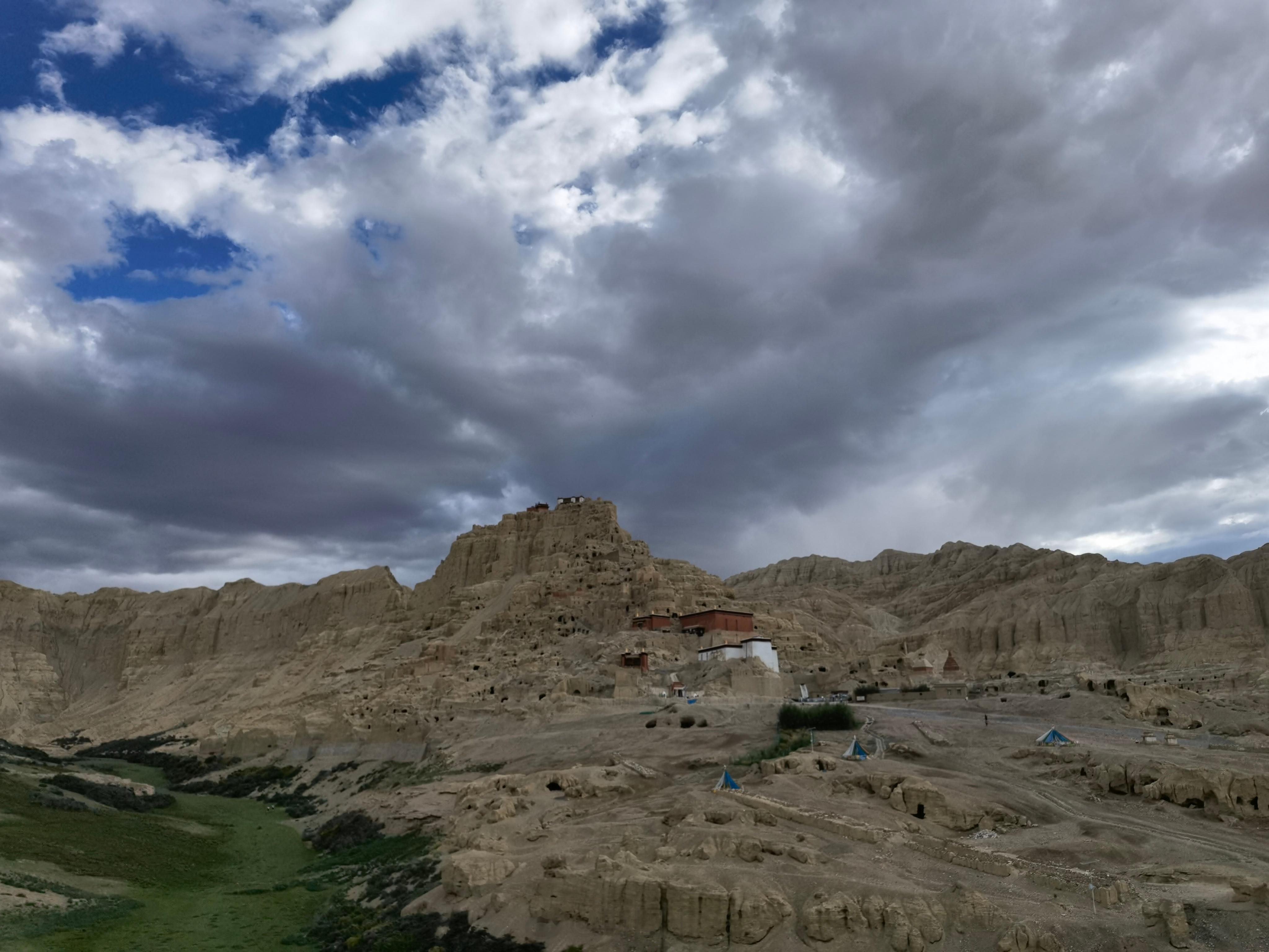 #红色热土高海拔之恋# 古格，是一个神秘的王国。它屹立于阿里之巅，从公元9世纪起