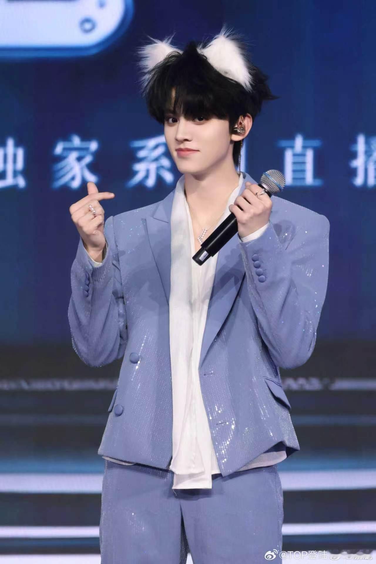 左航让爸妈把厚米接走了  左航因为后续工作比较忙碌，担心自己没有时间照顾小猫，于
