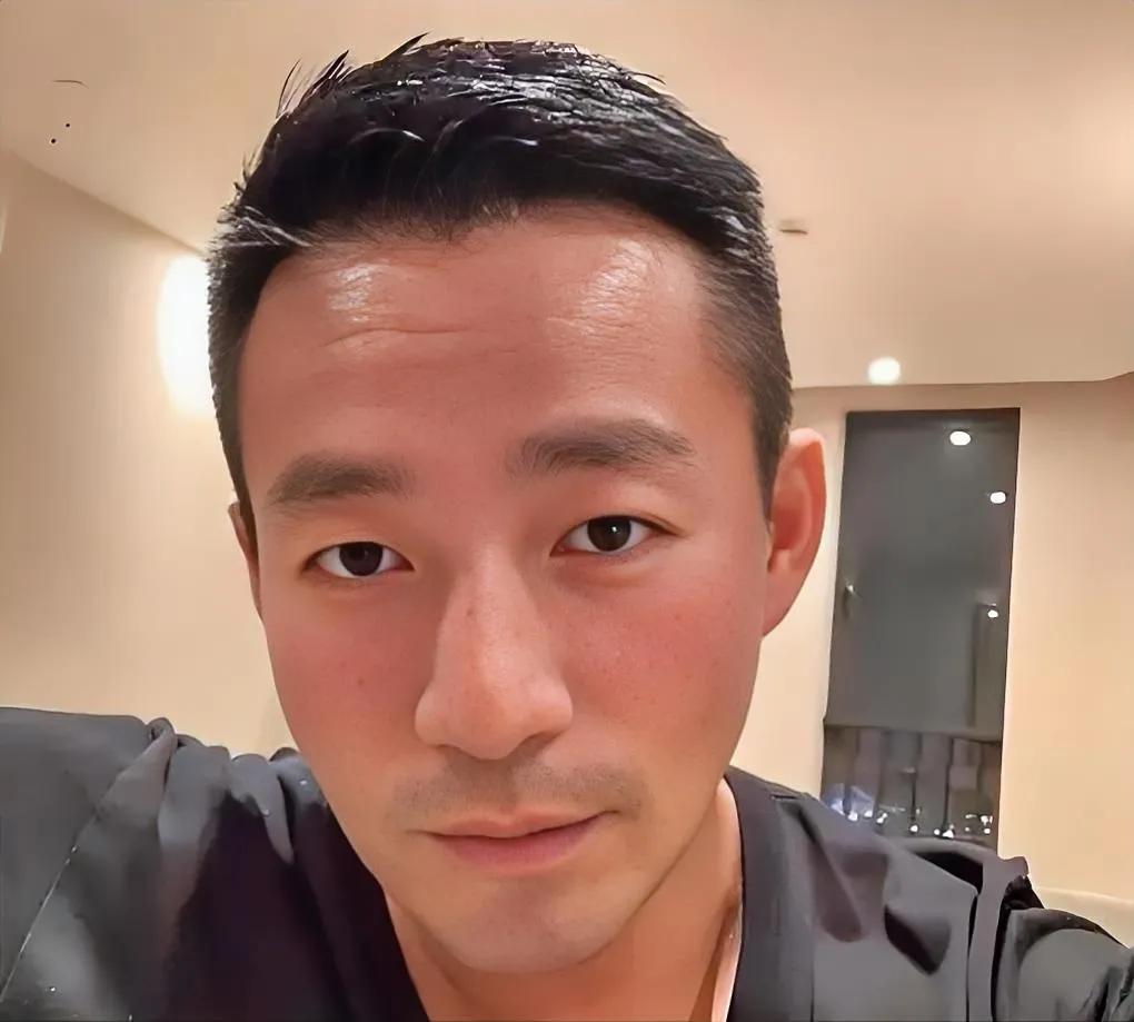这下是真出名了，

全国人民都知道了！

汪小菲这事还没完。

他又被起诉了。
