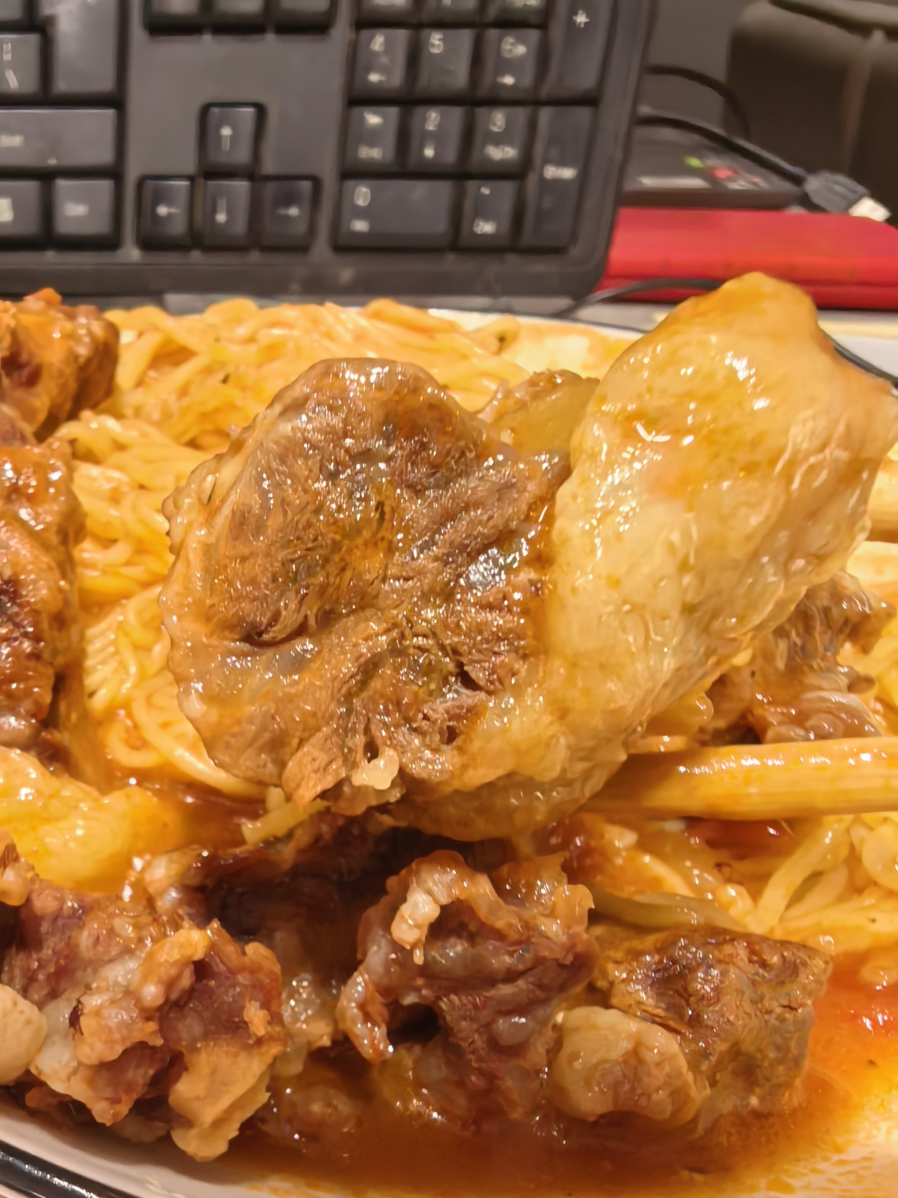 跑步，洗澡，做饭。都能让人平静下来。于是早上起来，把牛肉焯水炖上，然后开始跑步。
