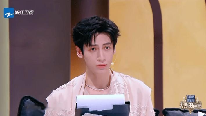 罗云熙听欢子发言全肯定天赐舞台名场面！欢子周柏豪演绎粤语爱情转移，罗云熙有感清唱