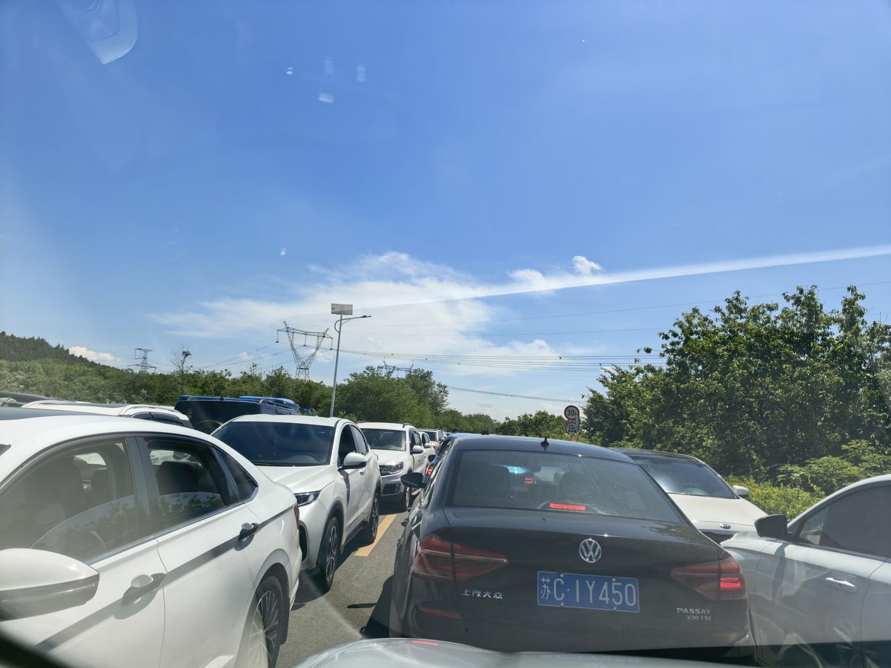 堵车的时间正好发个头条，五一就是这么玩。[捂脸]