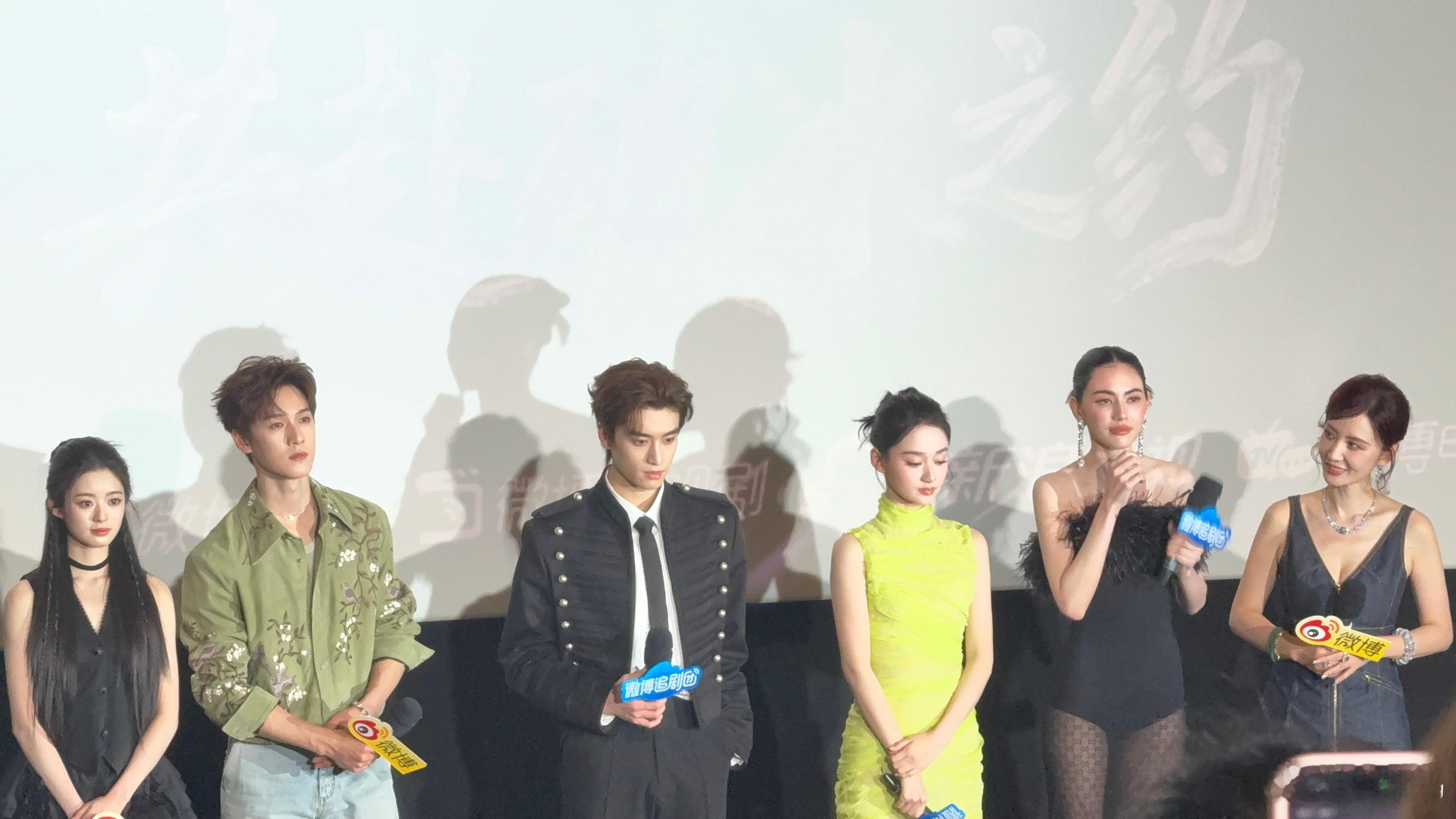 张萌爆料李昀锐张康乐穿老头衫 真的很好奇，李昀锐和张康乐穿老头衫会是什么效果？张