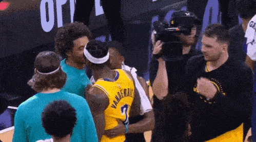 彪哥不怂！范德彪谈跟索汉的冲突：

“他一直在挑衅我。”

“用言语攻击我。”