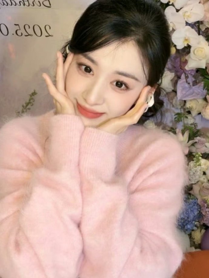 王楚然吃面面受轻伤  粉兔子萌死了  