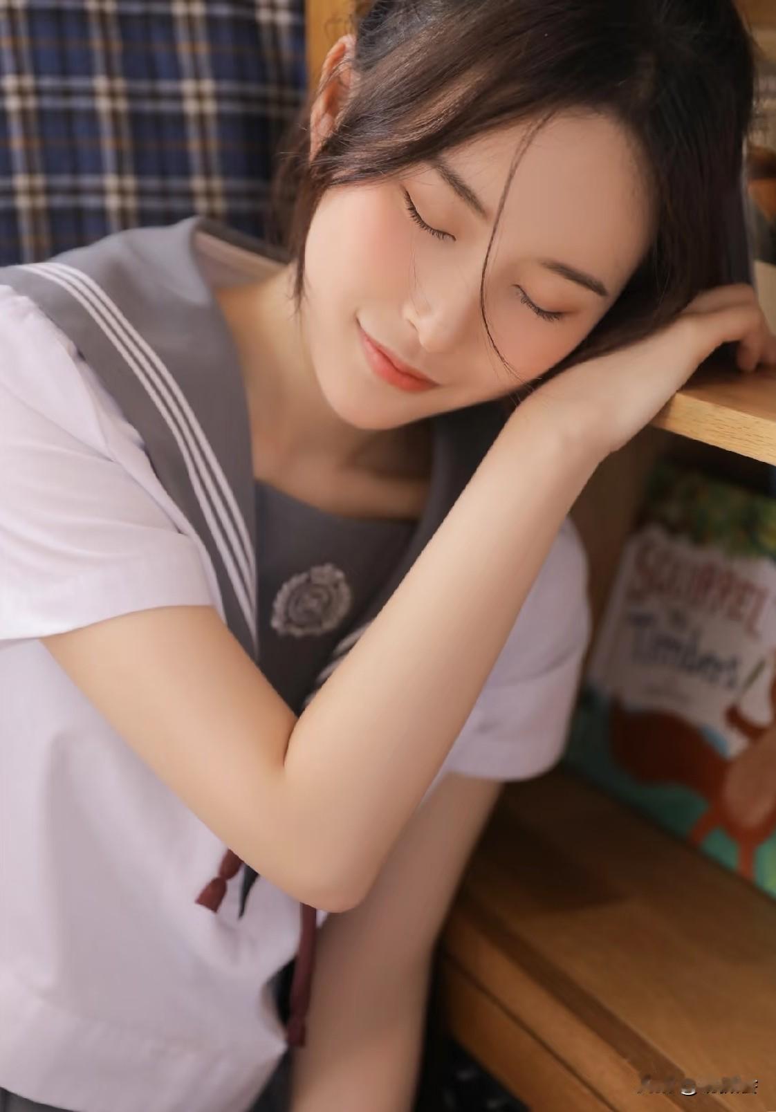 少女心满满，沉醉在书香中的美好时光📚💕