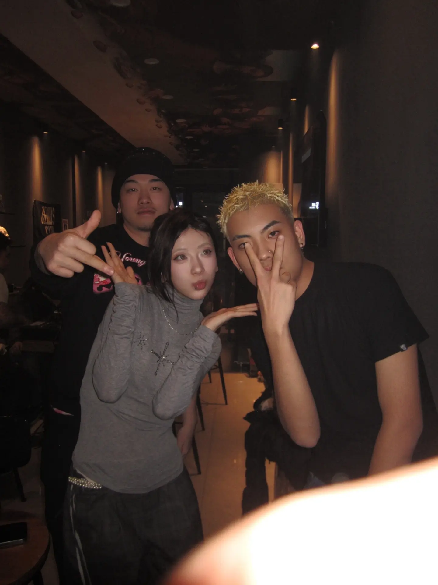 比誰手勢比得多✌️🖕✋🤚