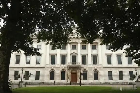 英国用6个半小时抢劫中资的行为，中国如果只是合法维权，最终必会惨败。对于英国这种