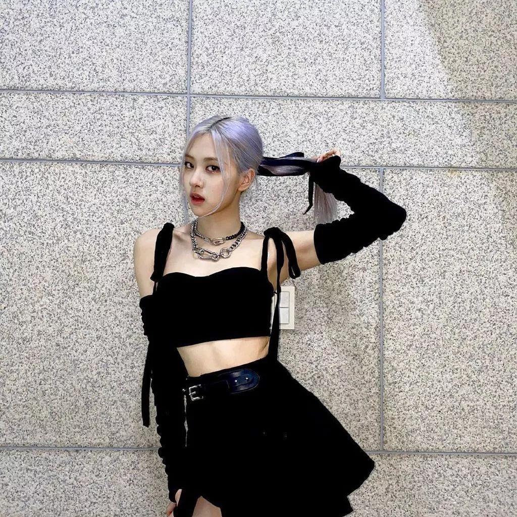 酷炫黑裙少女，气质满分！温柔白裙少女 贵气黑裙女神 白裙少女 黑裙美女 温柔黑裙