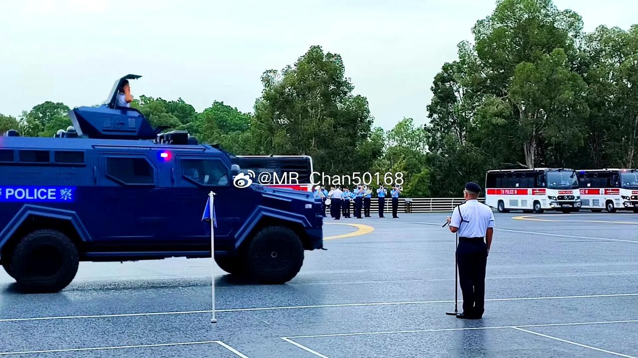 滚吧M16！中国香港不需要外国枪来保卫。

今天有网友拍摄到香港特别行政区警察机